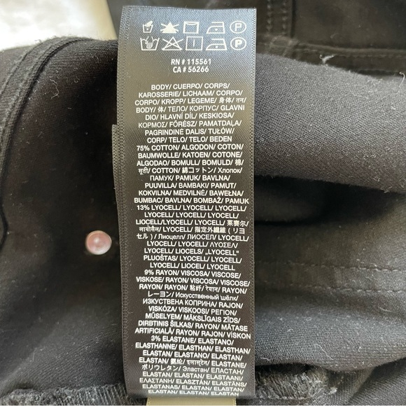 7 For All Mankind Slim Kick High Rise Cropped Flare Jeans in Coated Black sz 31 - Picture 15 of 15